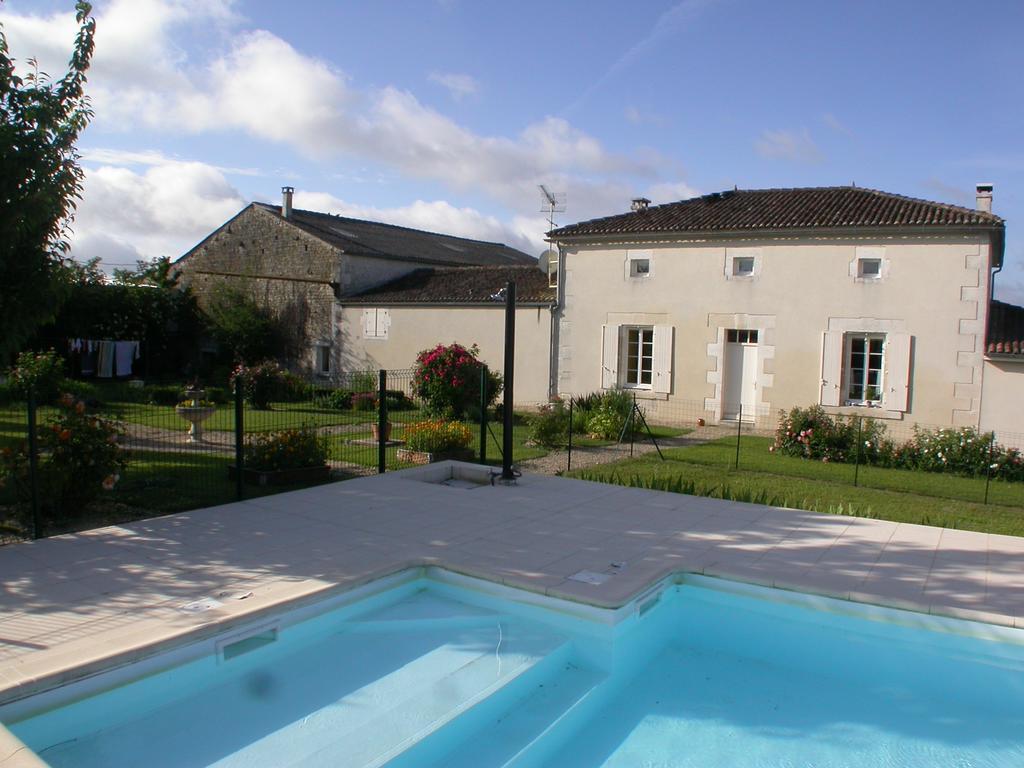 Chambres D'Hotes L'En Haut Des Vignes Mérignac Dış mekan fotoğraf